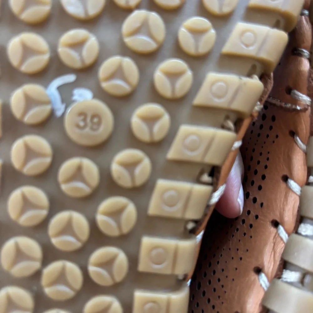 NWOT Vaqay Tan Petra Perforated Comforter Leather Flats SZ 8 Euro 39